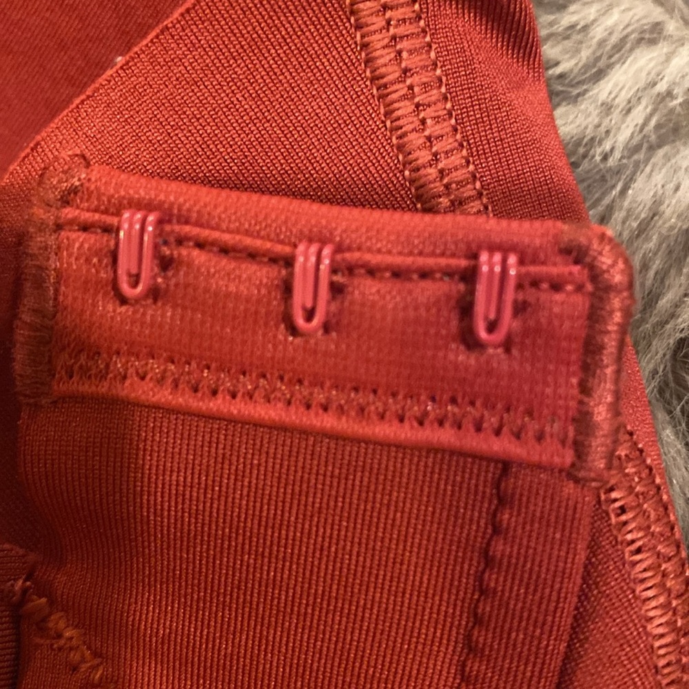 EUC, worn a few times. Red CALIA sports bra, no tag. This would fit 36 to 38C - Picture 5 of 5